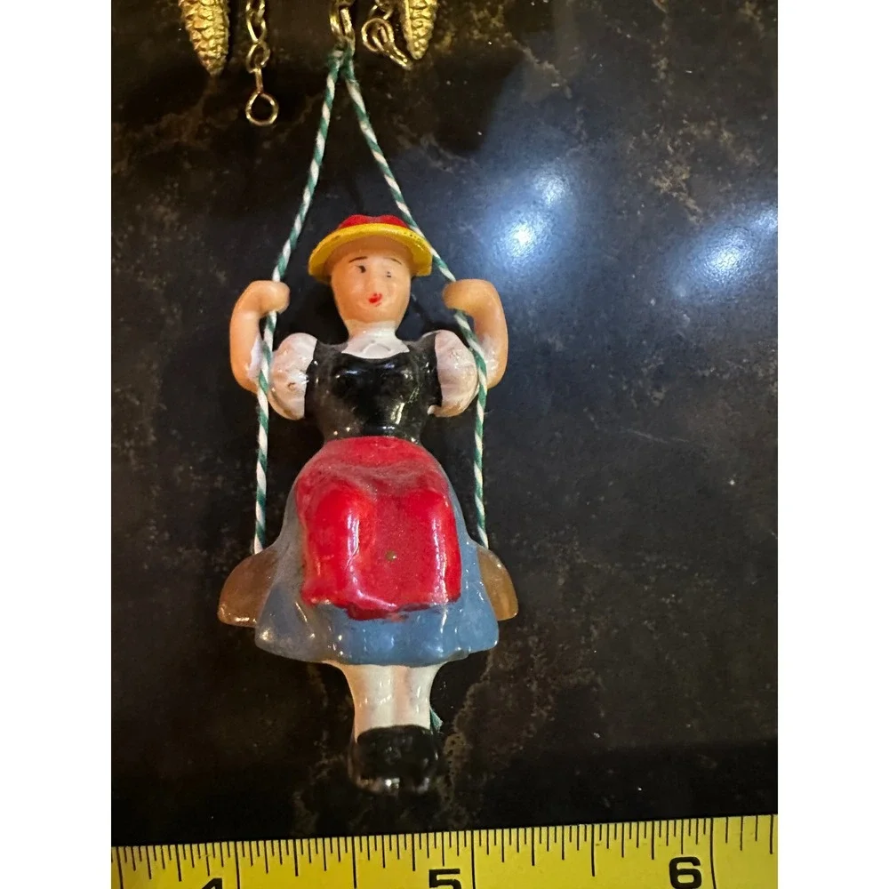 N/A swinging motifs pendulum